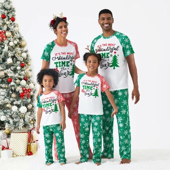 PatPat Christmas Family Matching Letter and Christmas Tree Print raudonų pižamų rinkiniai ilgomis rankovėmis (atsparūs liepsnai)