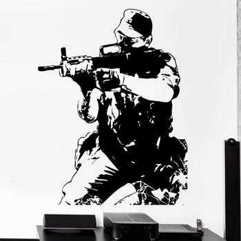 Kareivio silueto vinilo sieninis lipdukas M16 Pajėgos Karo tema Sienos lipdukas Namų dekoras Kareivis su ginklo siena Meninės vinilinės freskos AZ694