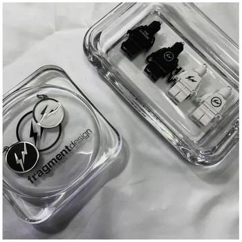Madingas prekės ženklas Hiroshi Fujiwara kartu su prekės ženklu U žaibo raktų pakabuko juodo sidabro karabino kuprinės sagties priedai